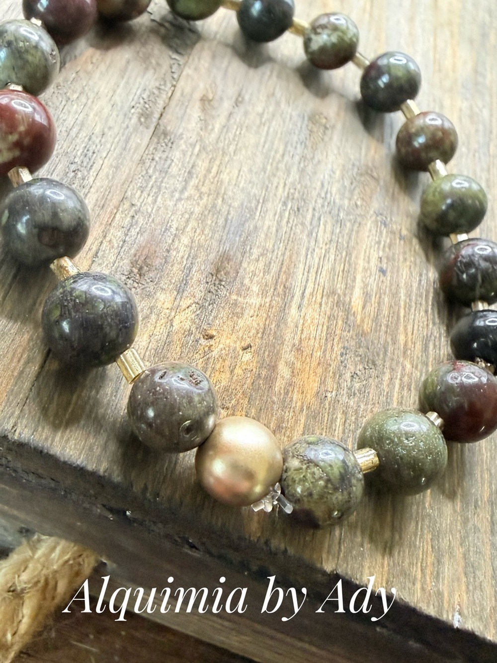 EUROPEAN VACATION Blood agate beaded bracelet with gold - Picture 3 of 3